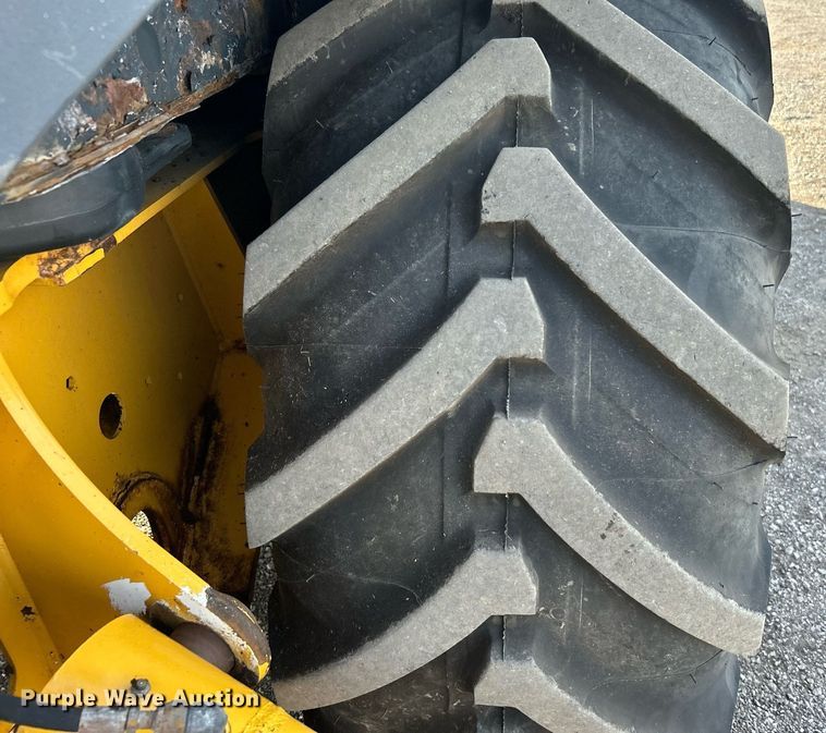 image for item OM9221 2013 John Deere 310SK  backhoe