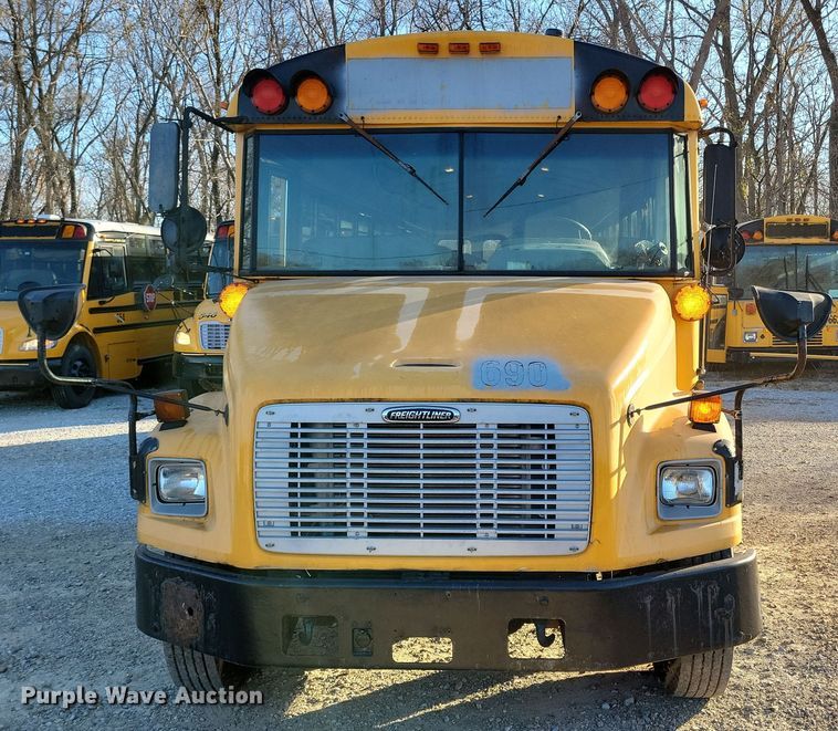 image for item DL7763 2004 Freightliner FS65  school bus