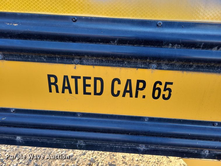 image for item DL7763 2004 Freightliner FS65  school bus