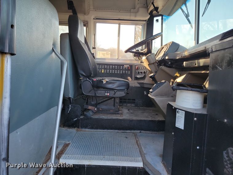 image for item DL7763 2004 Freightliner FS65  school bus