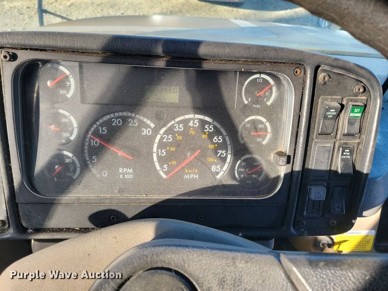 image for item DL7763 2004 Freightliner FS65  school bus