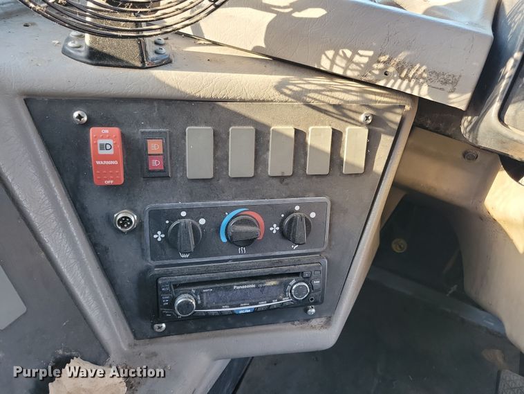 image for item DL7763 2004 Freightliner FS65  school bus