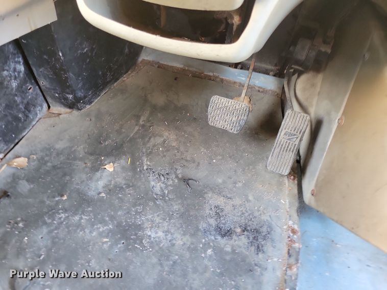 image for item DL7763 2004 Freightliner FS65  school bus