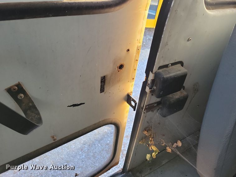 image for item DL7763 2004 Freightliner FS65  school bus