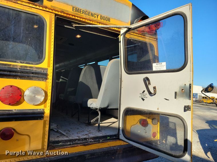 image for item DL7763 2004 Freightliner FS65  school bus