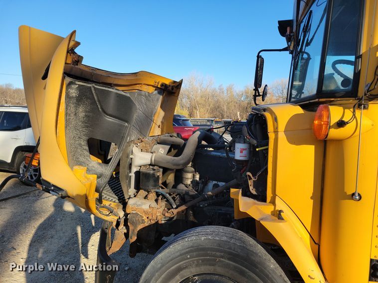 image for item DL7763 2004 Freightliner FS65  school bus