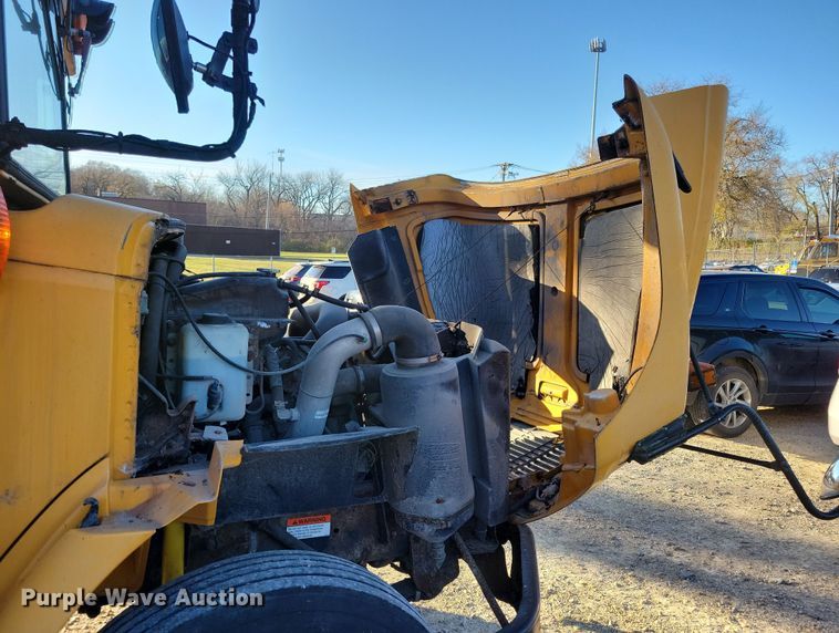 image for item DL7763 2004 Freightliner FS65  school bus