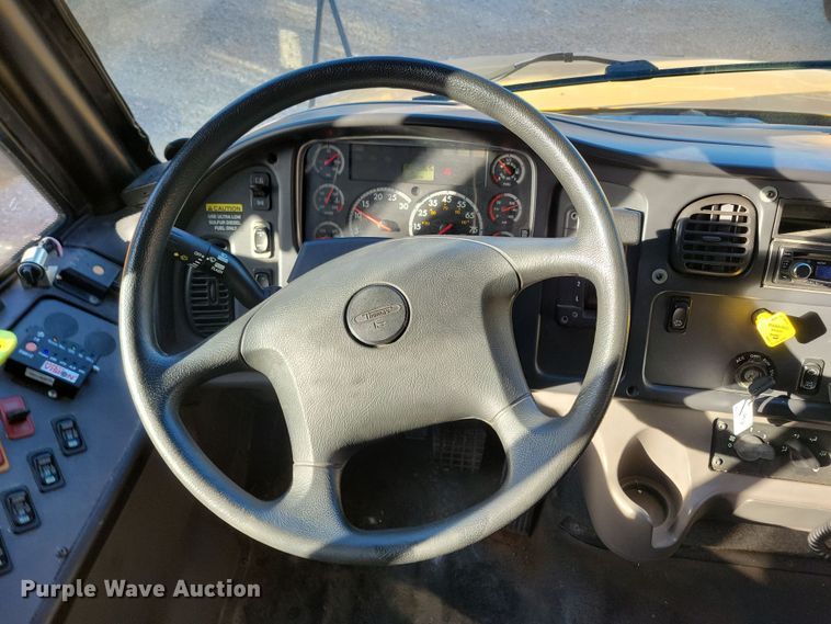 image for item DL7766 2009 Freightliner B2  school bus