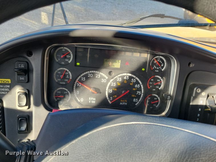 image for item DL7766 2009 Freightliner B2  school bus