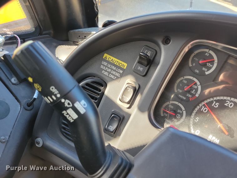 image for item DL7766 2009 Freightliner B2  school bus