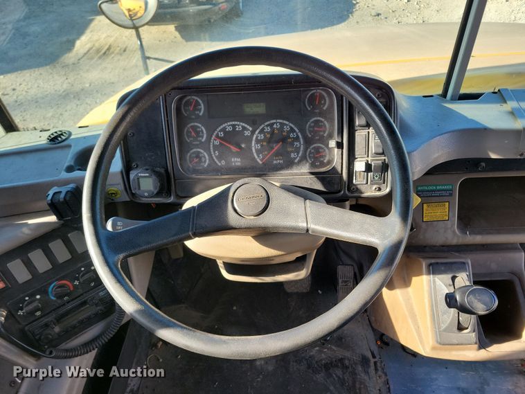 image for item DL7768 2004 Freightliner FS65  school bus