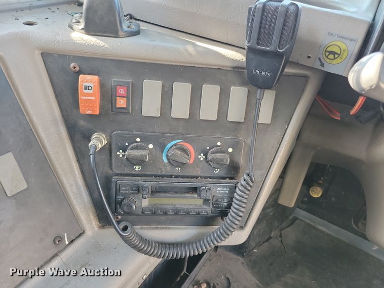 image for item DL7768 2004 Freightliner FS65  school bus