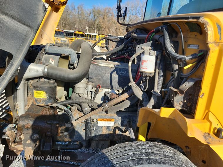 image for item DL7768 2004 Freightliner FS65  school bus