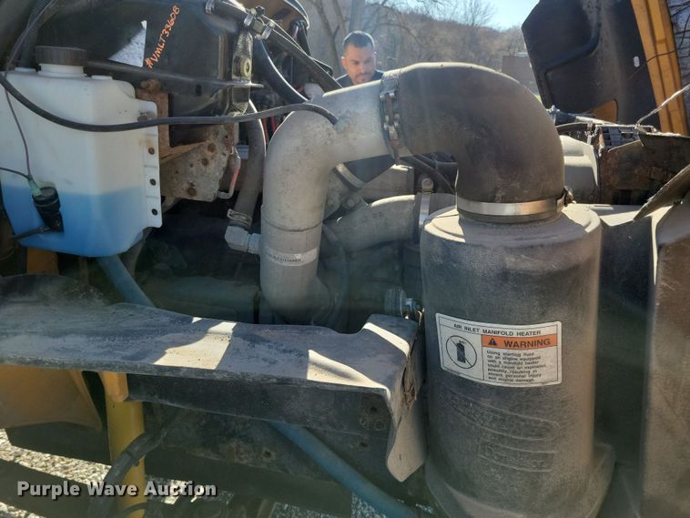 image for item DL7768 2004 Freightliner FS65  school bus