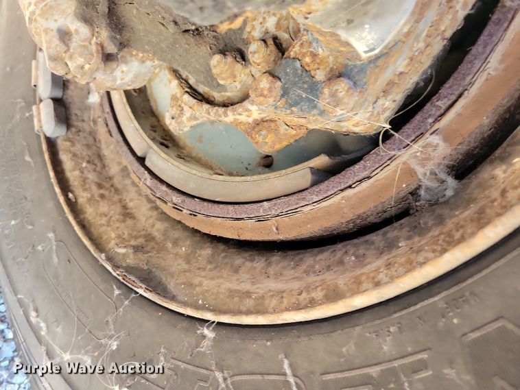 image for item DL7768 2004 Freightliner FS65  school bus