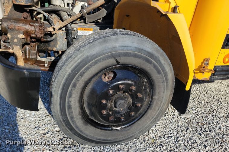 image for item DL7768 2004 Freightliner FS65  school bus