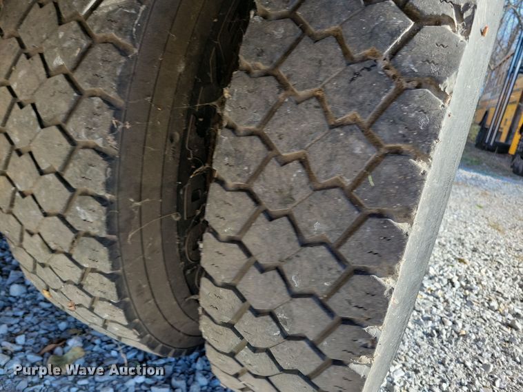 image for item DL7768 2004 Freightliner FS65  school bus