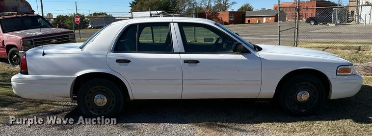 image for item DQ1498 2005 Ford Crown Victoria Police Interceptor