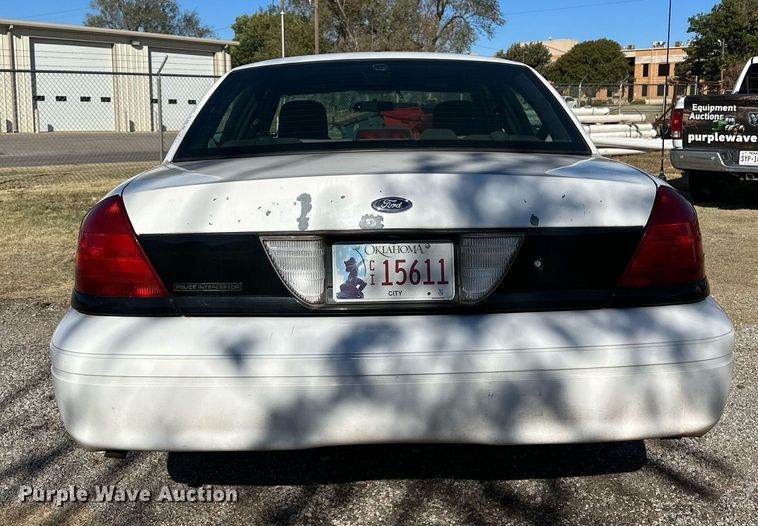 image for item DQ1498 2005 Ford Crown Victoria Police Interceptor