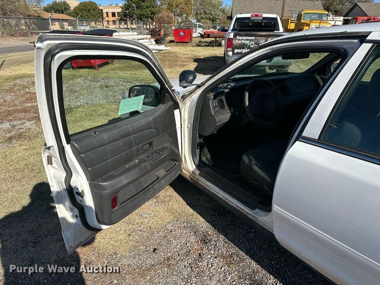 image for item DQ1498 2005 Ford Crown Victoria Police Interceptor