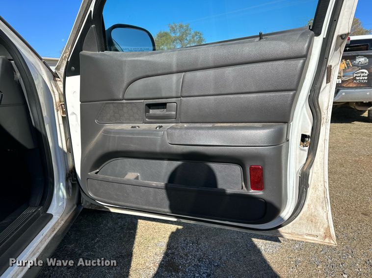 image for item DQ1498 2005 Ford Crown Victoria Police Interceptor