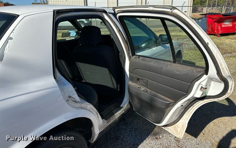 image for item DQ1498 2005 Ford Crown Victoria Police Interceptor