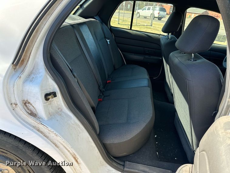 image for item DQ1498 2005 Ford Crown Victoria Police Interceptor