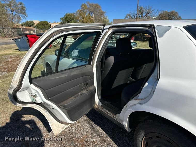 image for item DQ1498 2005 Ford Crown Victoria Police Interceptor