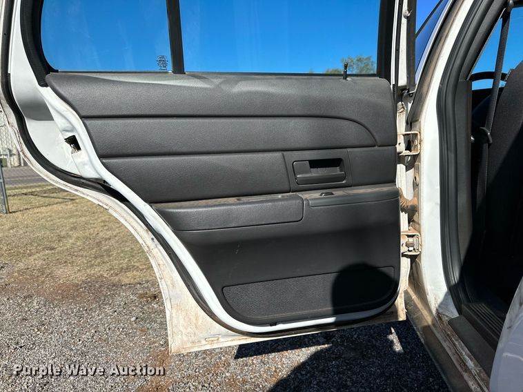 image for item DQ1498 2005 Ford Crown Victoria Police Interceptor