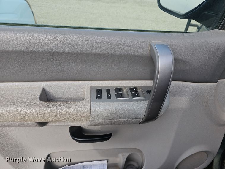 image for item DR5932 2009 Chevrolet Silverado 1500  Crew Cab pickup truck