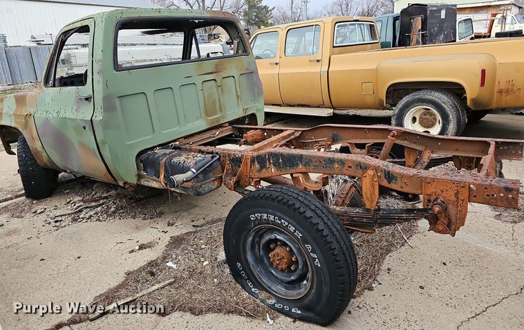 image for item DR5941 1985 Chevy CD30903  pickup truck cab and chassis