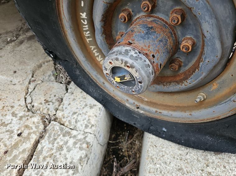 image for item DR5941 1985 Chevy CD30903  pickup truck cab and chassis