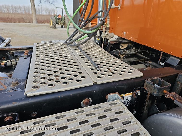 image for item DR5942 2004 Kenworth  semi truck