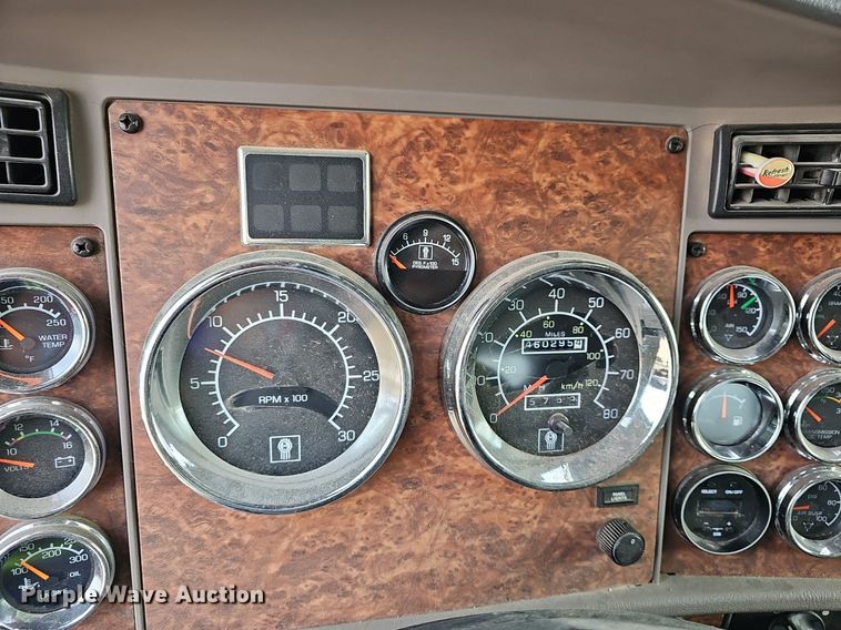 image for item DR5942 2004 Kenworth  semi truck