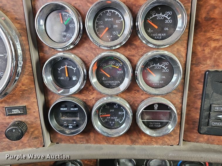 image for item DR5942 2004 Kenworth  semi truck