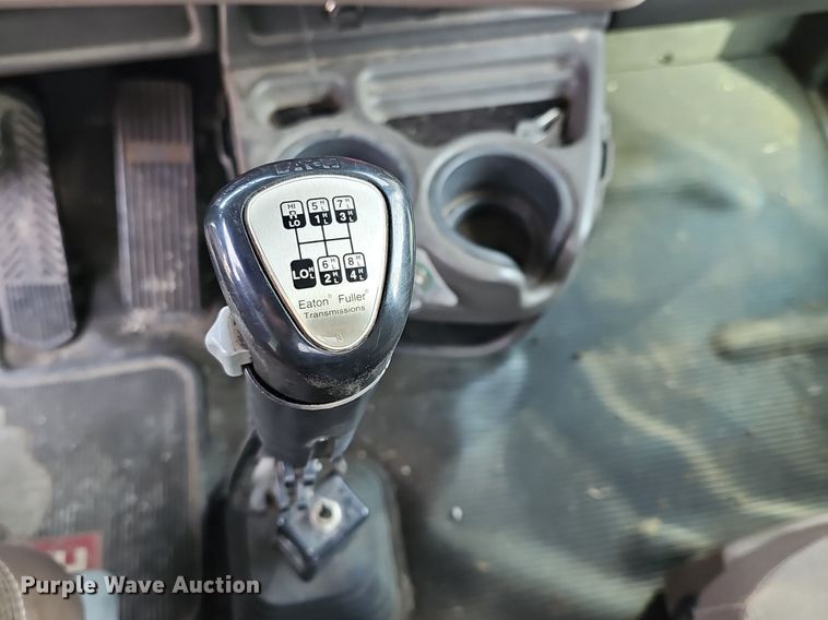 image for item DR5942 2004 Kenworth  semi truck