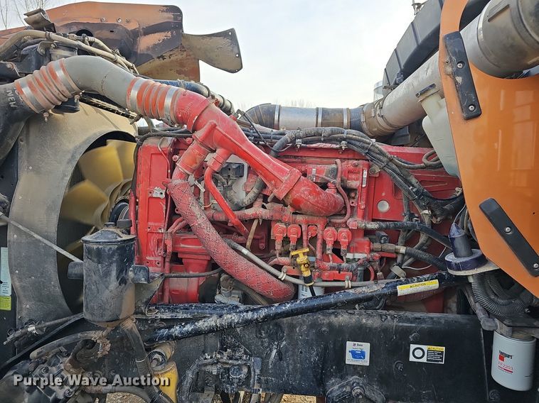 image for item DR5942 2004 Kenworth  semi truck