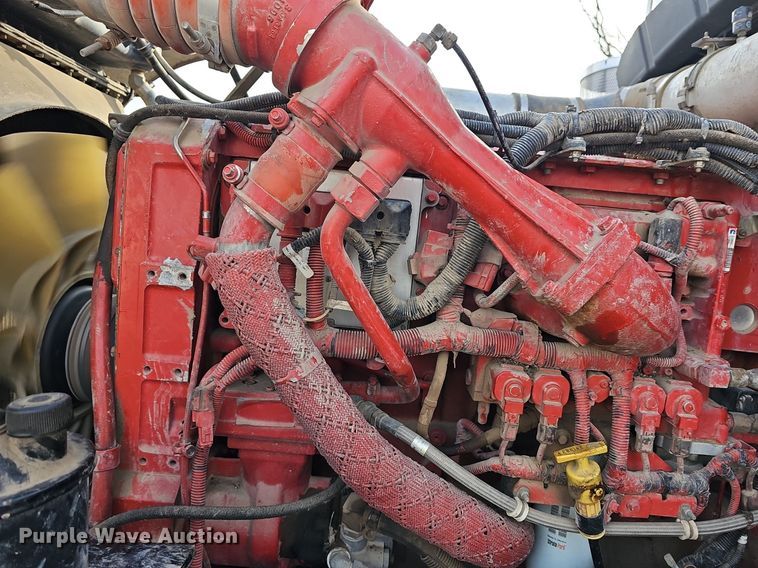 image for item DR5942 2004 Kenworth  semi truck