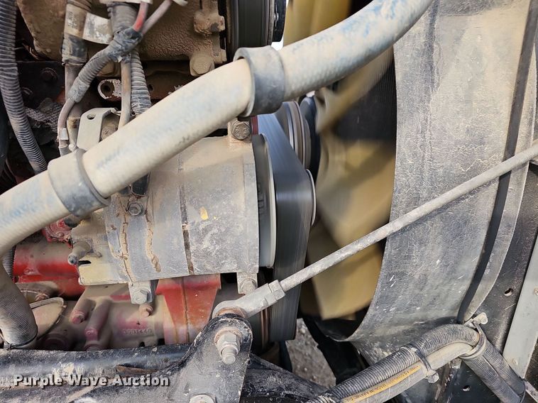 image for item DR5942 2004 Kenworth  semi truck