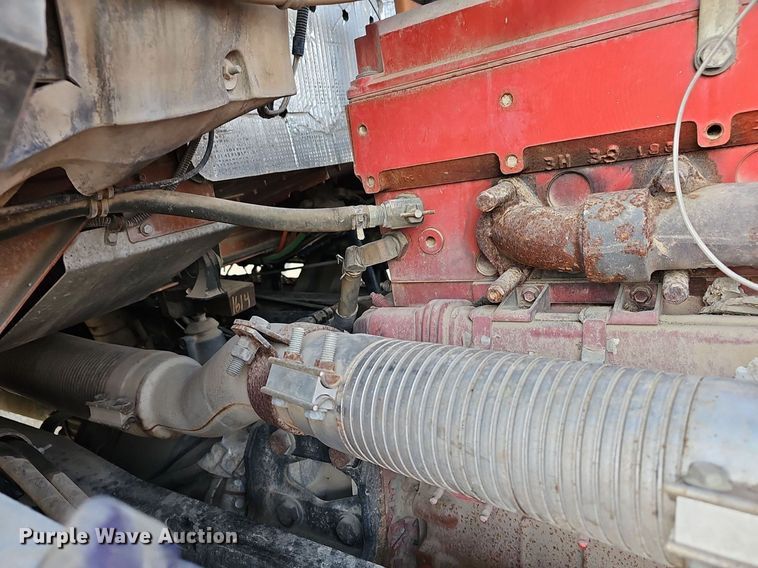 image for item DR5942 2004 Kenworth  semi truck