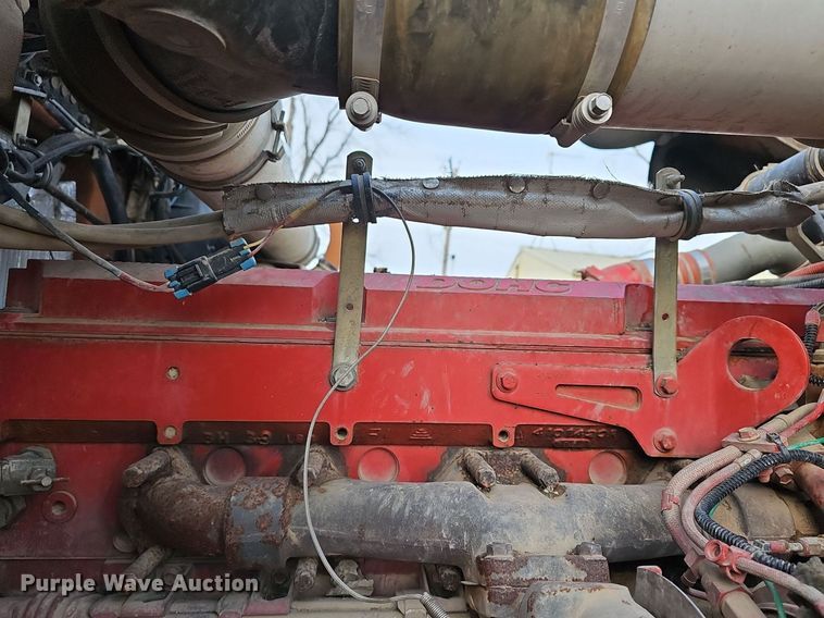 image for item DR5942 2004 Kenworth  semi truck