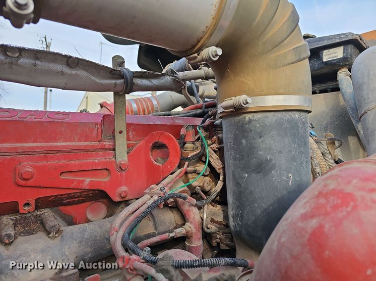 image for item DR5942 2004 Kenworth  semi truck