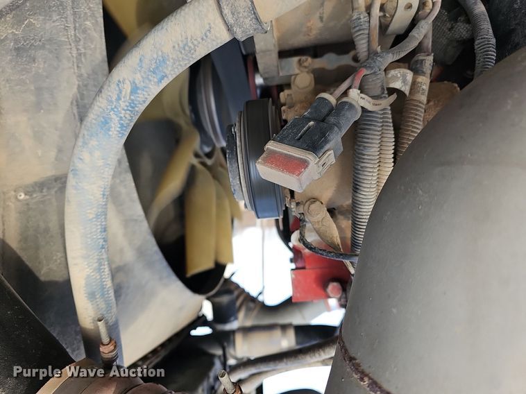 image for item DR5942 2004 Kenworth  semi truck