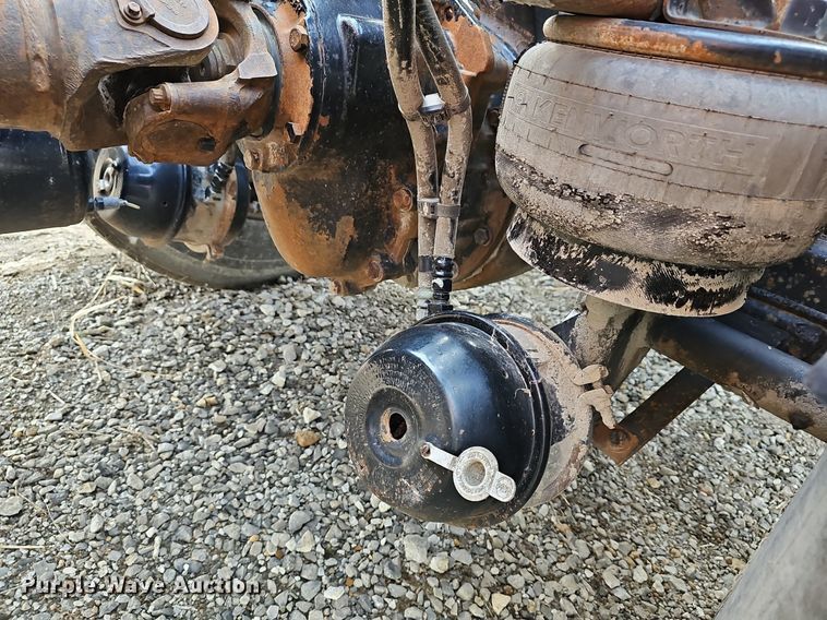 image for item DR5942 2004 Kenworth  semi truck