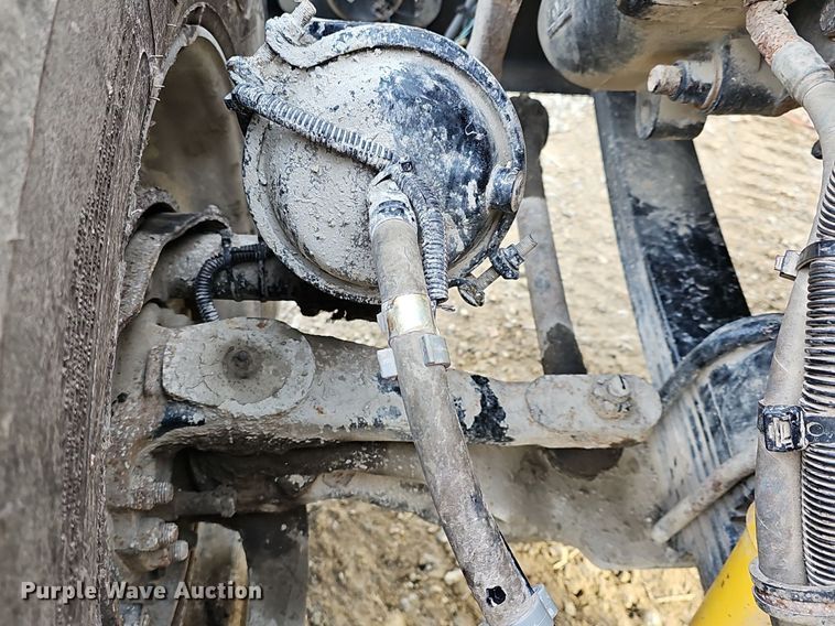 image for item DR5942 2004 Kenworth  semi truck