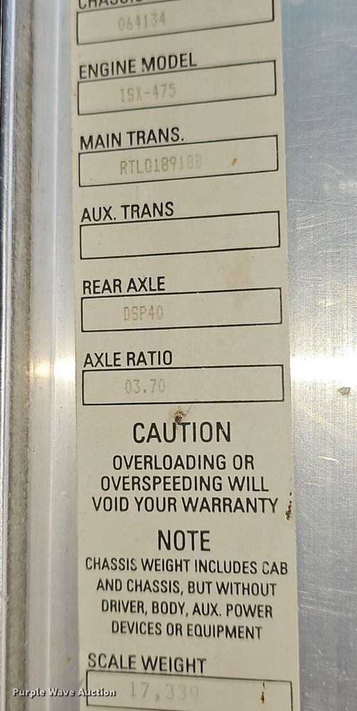 image for item DR5942 2004 Kenworth  semi truck