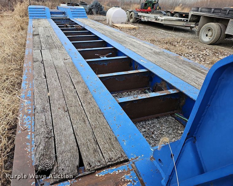 image for item DR5943 1999 Talbert T3DW50SAHRG1T1  lowboy equipment trailer