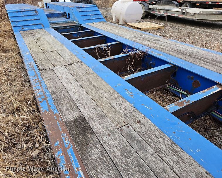 image for item DR5943 1999 Talbert T3DW50SAHRG1T1  lowboy equipment trailer