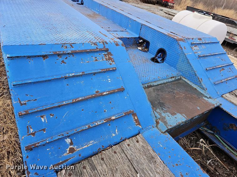 image for item DR5943 1999 Talbert T3DW50SAHRG1T1  lowboy equipment trailer
