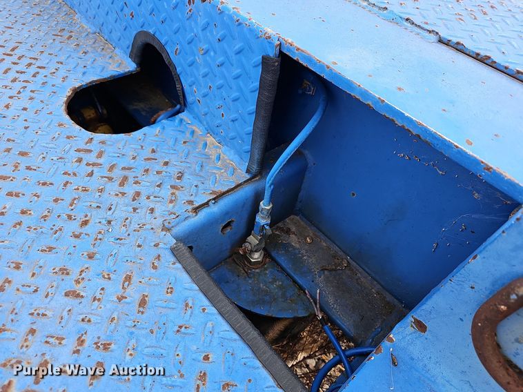 image for item DR5943 1999 Talbert T3DW50SAHRG1T1  lowboy equipment trailer